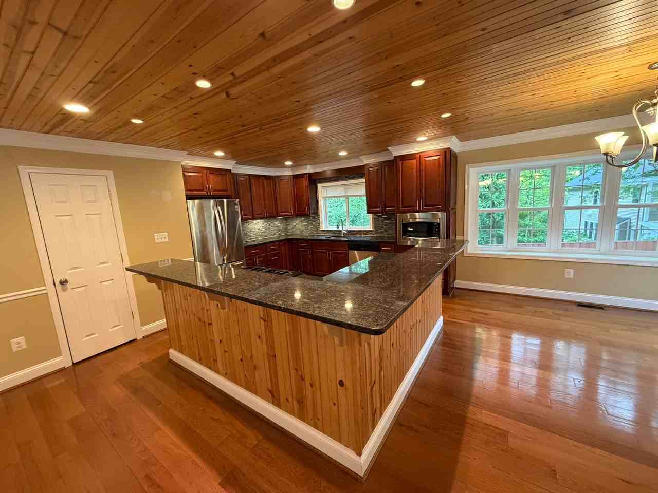 1621 Oaklawn Ct - Photo 7 of 13