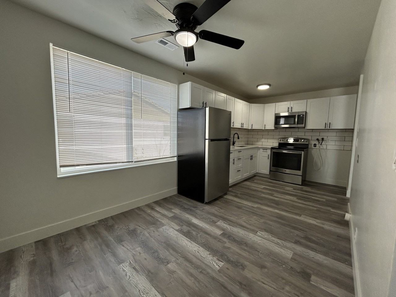 1853 W Lake Park Dr #1 - Photo 3 of 8