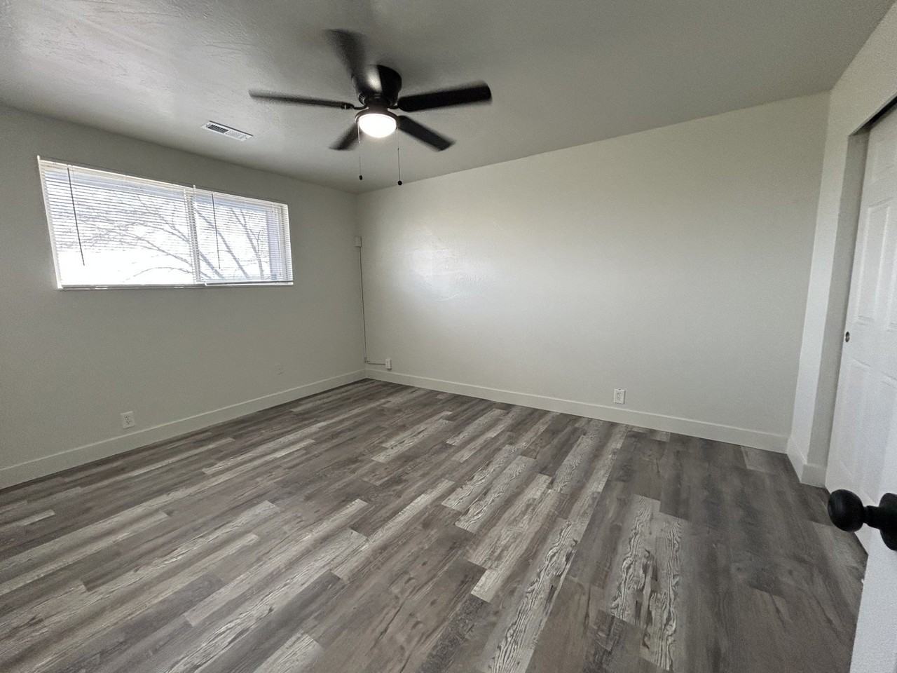 1853 W Lake Park Dr #1 - Photo 5 of 8