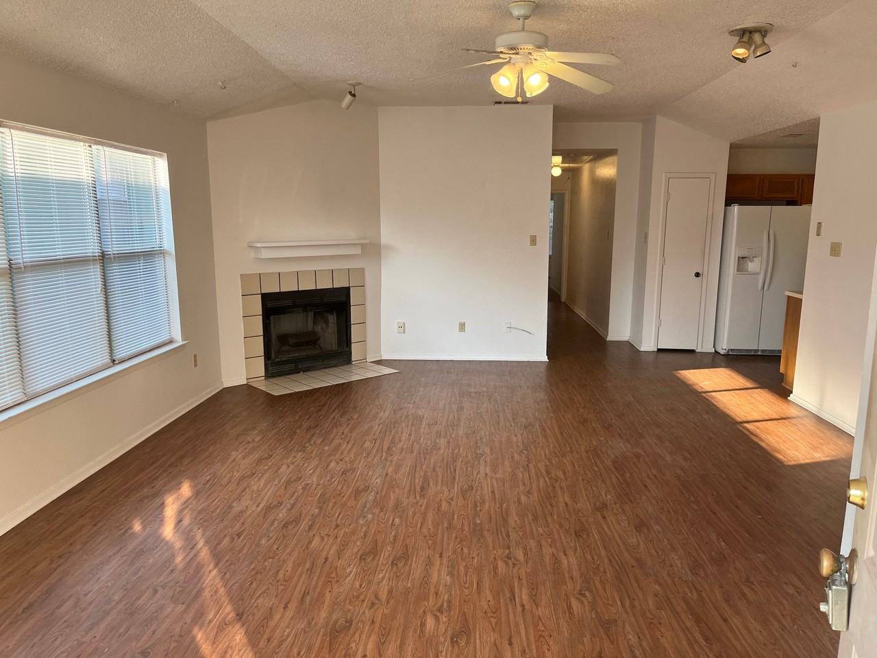 10258 Aurora Dr - Photo 2 of 17