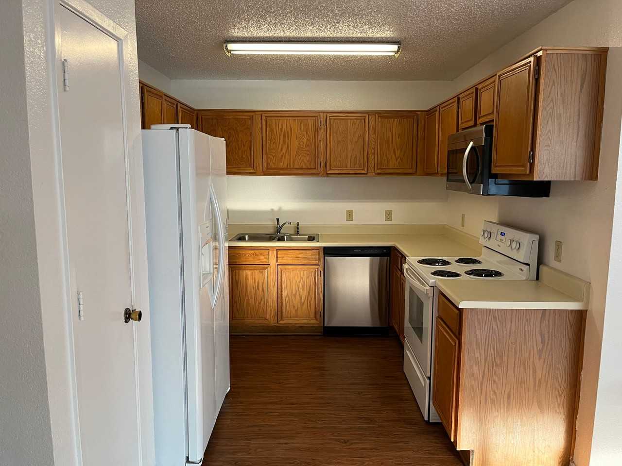 10258 Aurora Dr - Photo 4 of 17