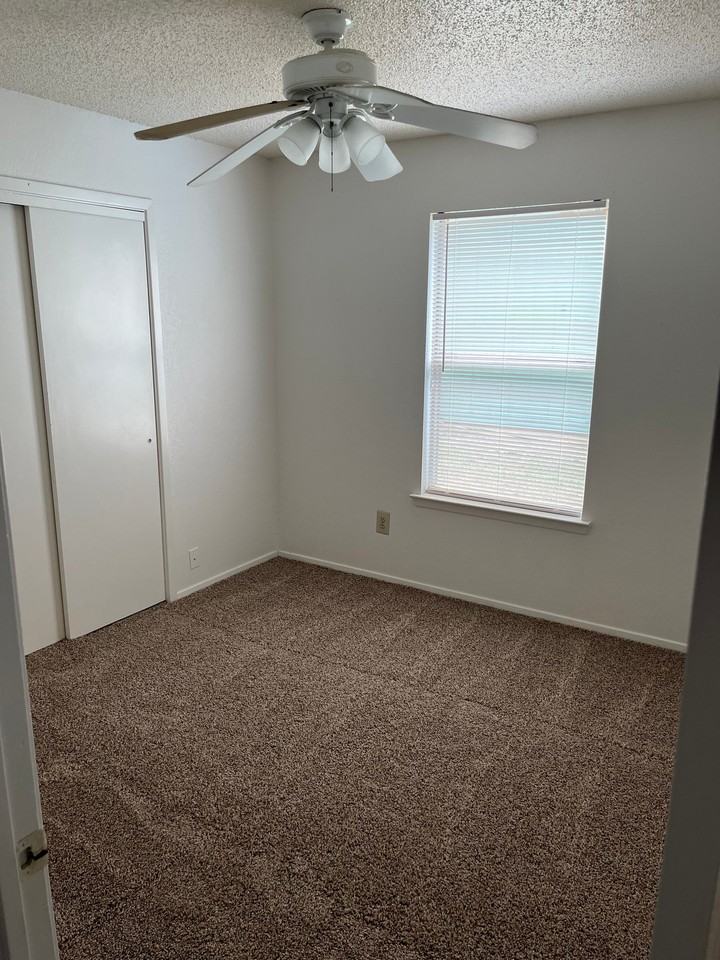 10258 Aurora Dr - Photo 6 of 17