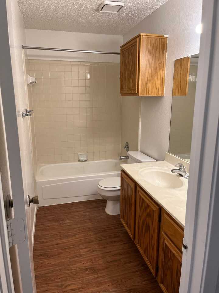 10258 Aurora Dr - Photo 7 of 17