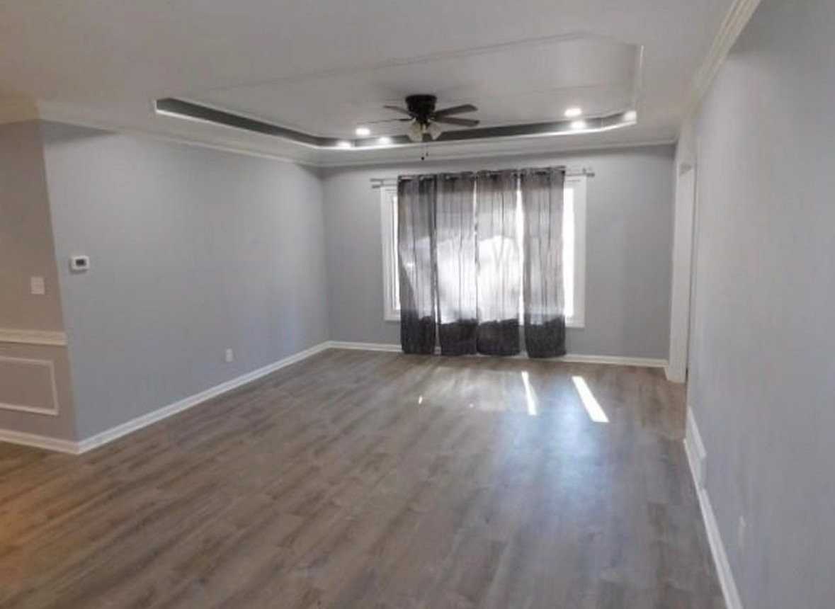 2521 N Bryan Cir - Photo 2 of 11