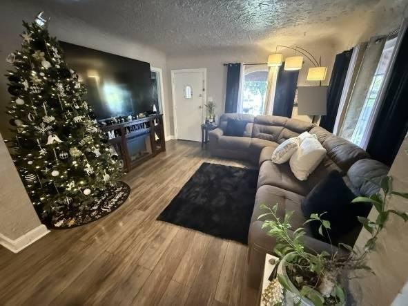 6311 Heliotrope Ave - Photo 3 of 20