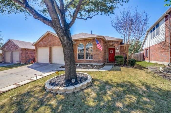 372 Bayberry Dr - Photo 2 of 20