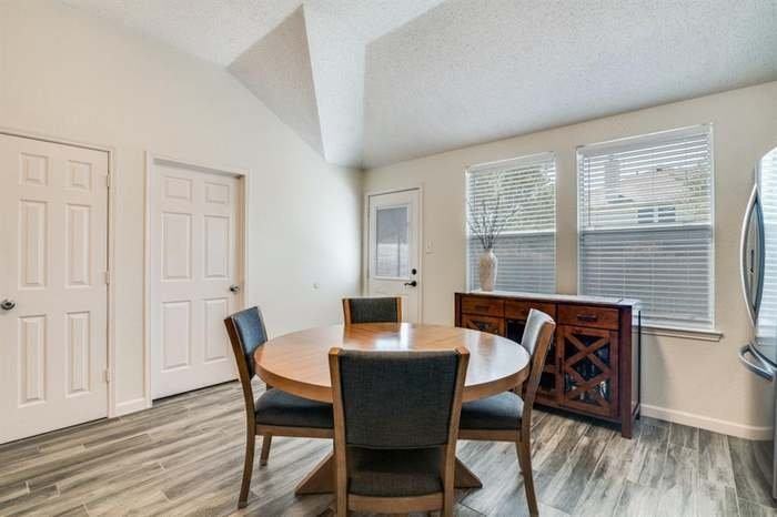 372 Bayberry Dr - Photo 6 of 20