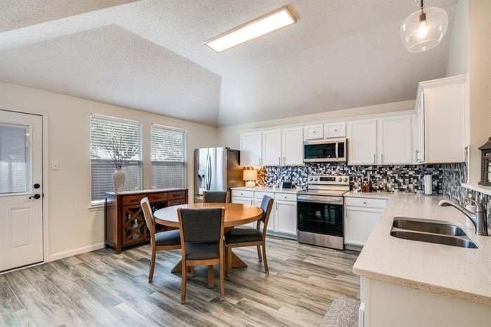 372 Bayberry Dr - Photo 7 of 20