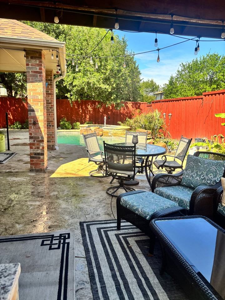 1740 Forest Glen Dr - Photo 3 of 20