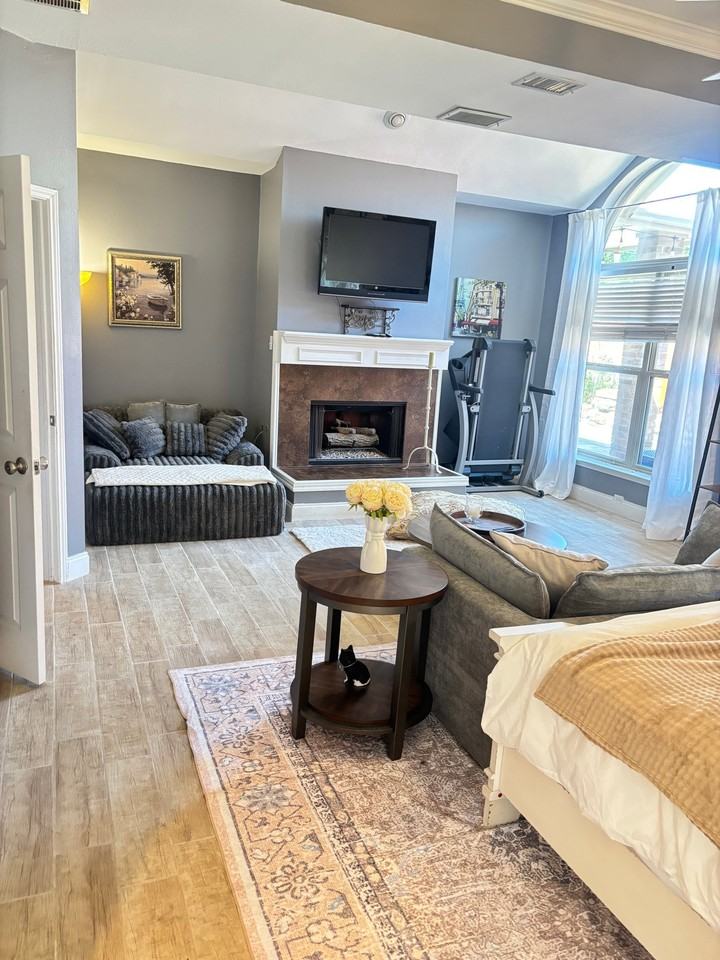 1740 Forest Glen Dr - Photo 4 of 20