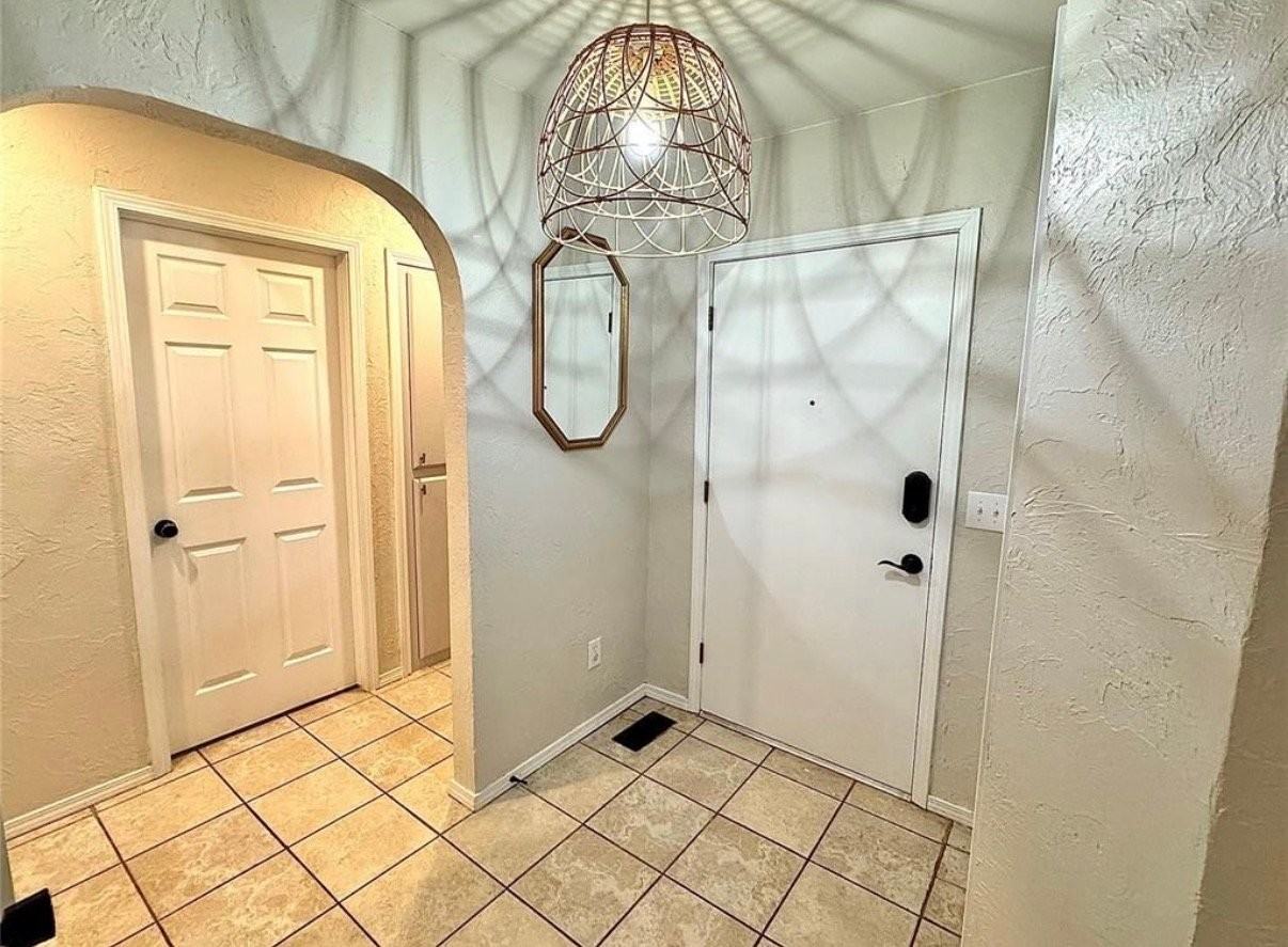 6709 Nw 124th Ter - Photo 2 of 13