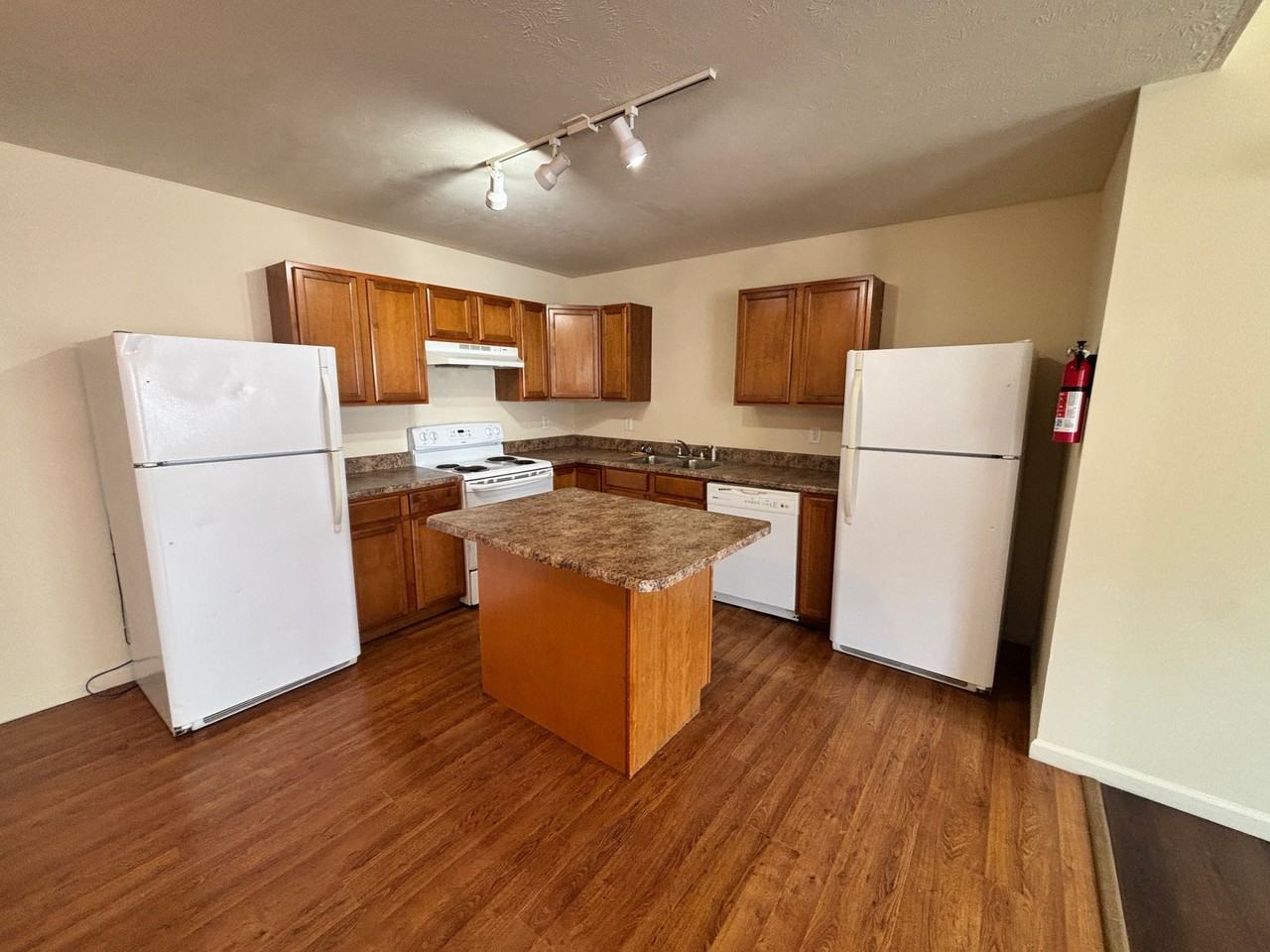 1329 Fraternity Village Dr - Photo 3 of 19