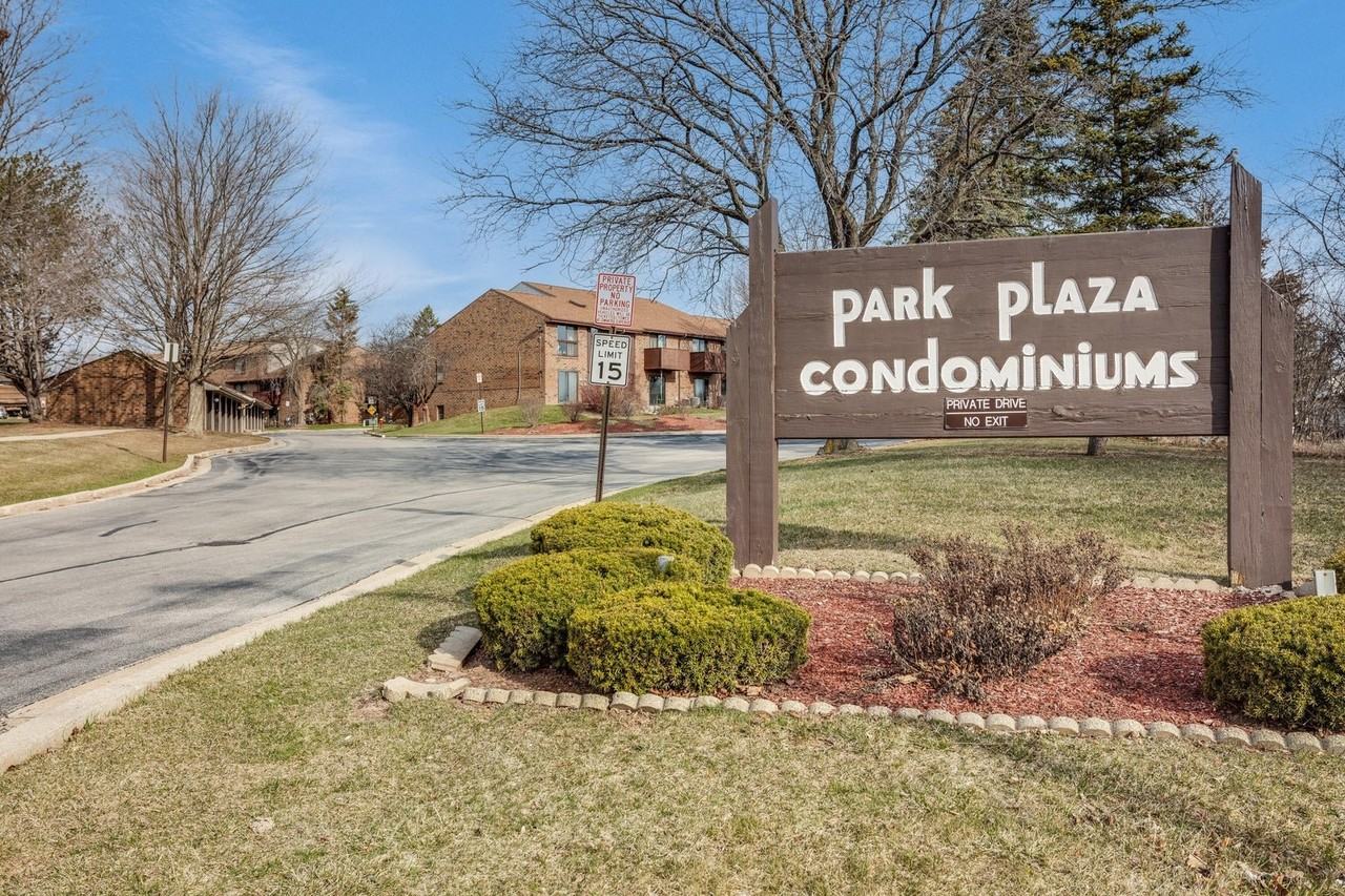 9082 N Park Plaza Ct - Photo 2 of 11