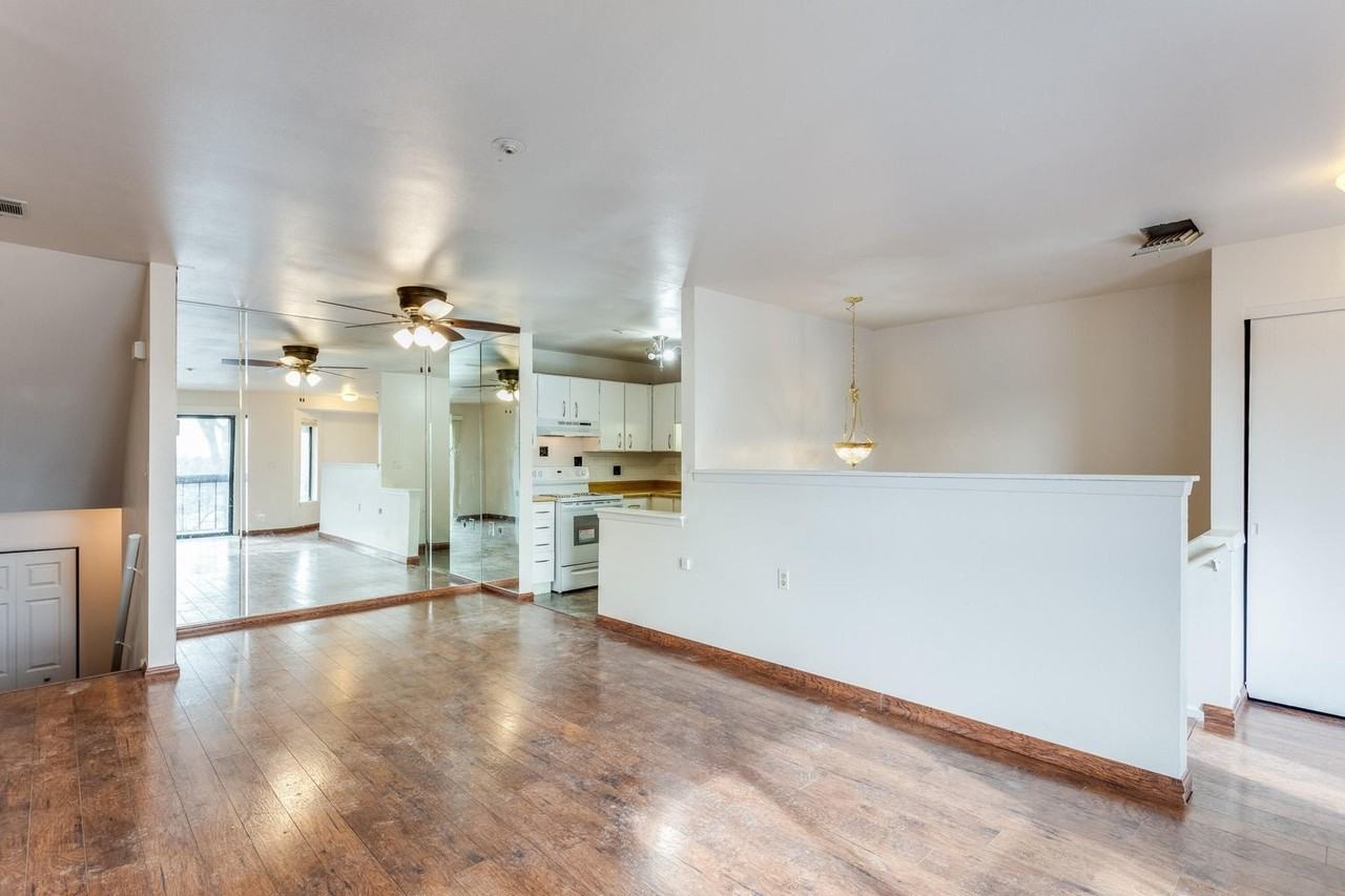 9082 N Park Plaza Ct - Photo 3 of 11