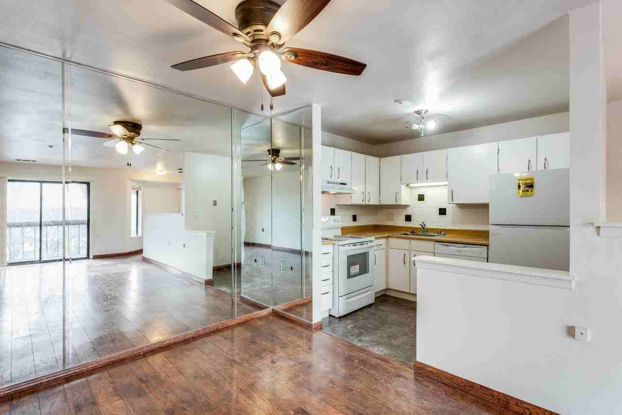 9082 N Park Plaza Ct - Photo 5 of 11