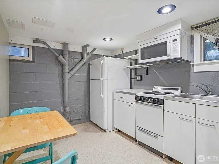3915 S Edmunds St #3 - Photo 4 of 9