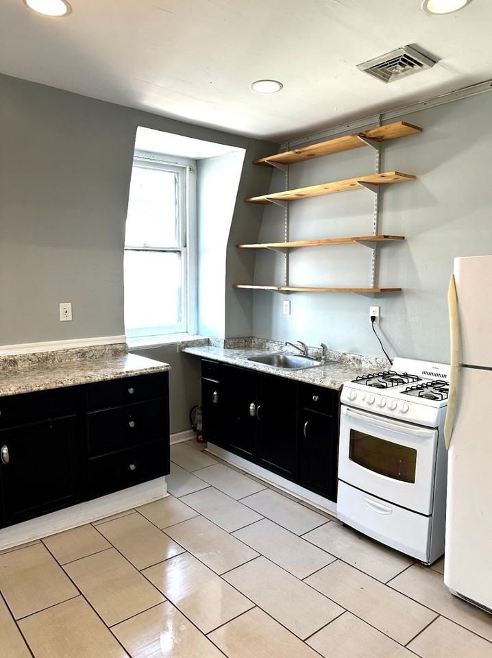 4909 Cedar Ave #3 - Photo 4 of 15