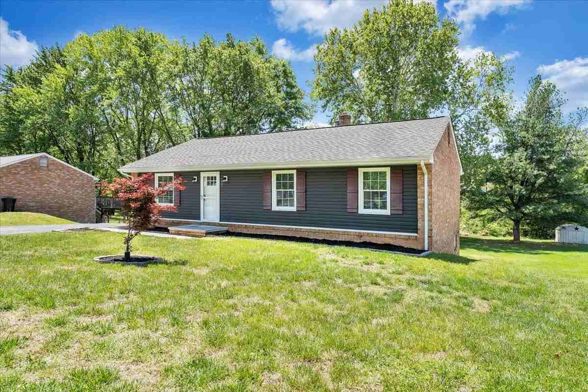 222 Spring Grove Dr - Photo 4 of 50