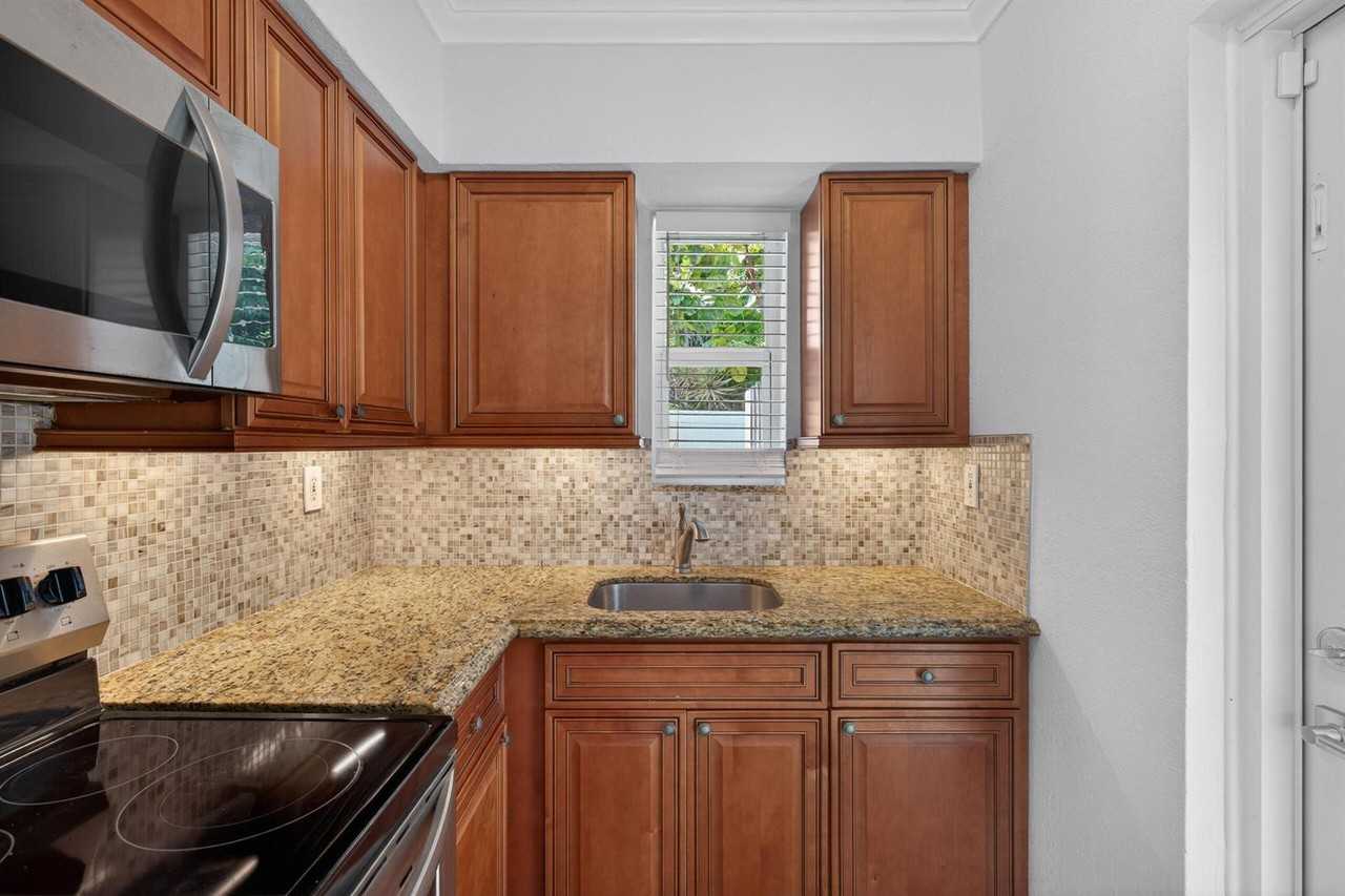 1519 Ne 8th Ave #1519 - Photo 2 of 14