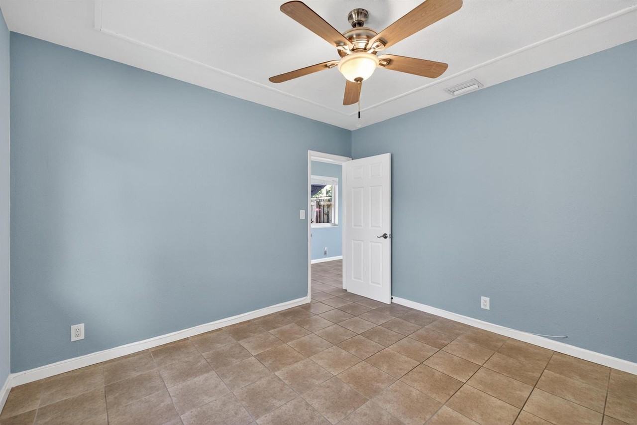 1519 Ne 8th Ave #1519 - Photo 4 of 14