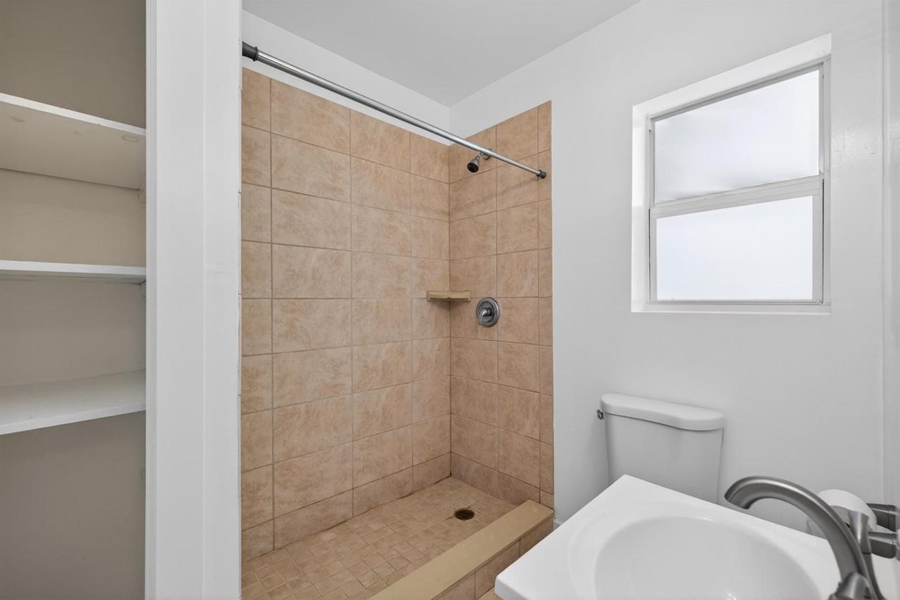 1519 Ne 8th Ave #1519 - Photo 5 of 14