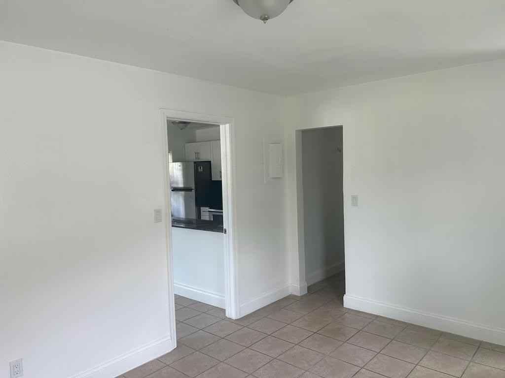 1140 Sw 30th St #AC - Photo 3 of 10