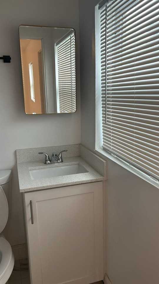 1140 Sw 30th St #AC - Photo 5 of 10