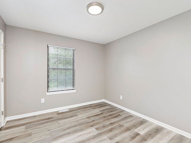 923 Ne 108th St #NA - Photo 5 of 12