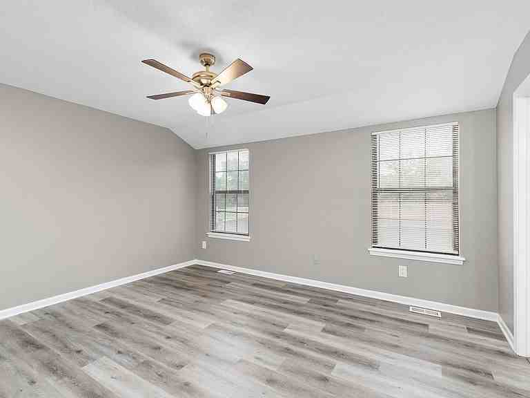 923 Ne 108th St #NA - Photo 6 of 12