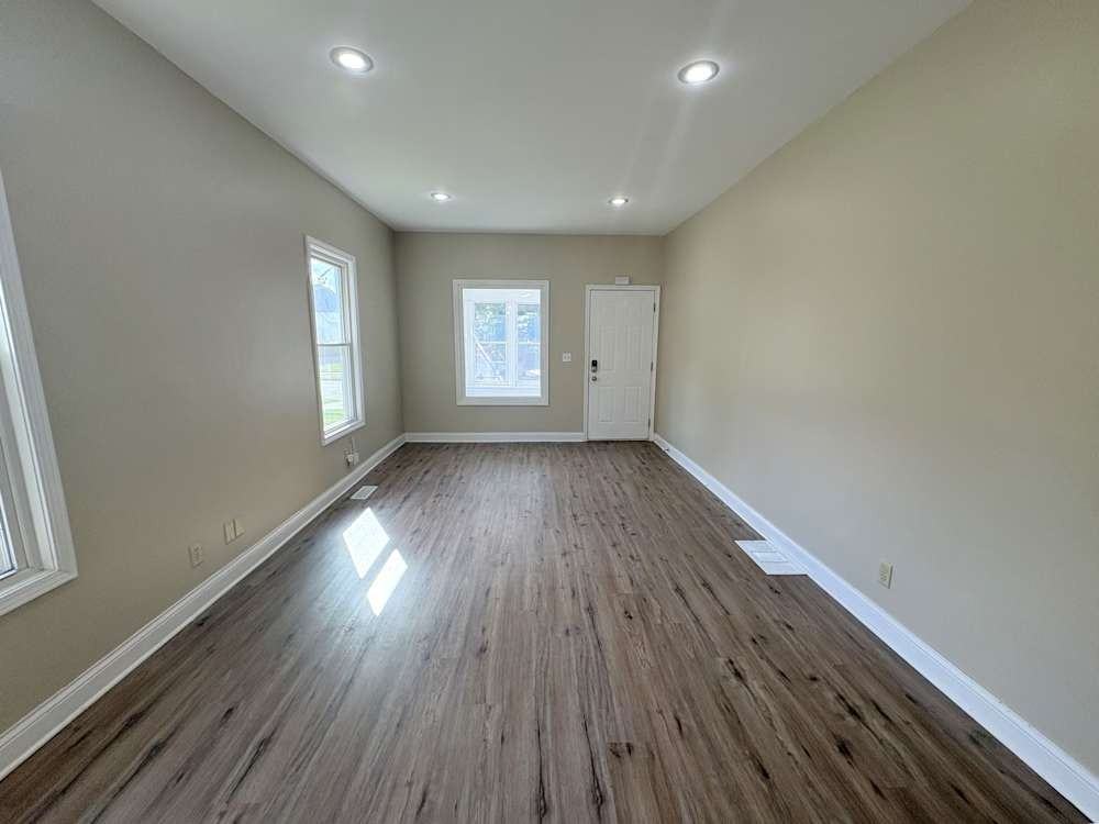 1027 27th Ave Se #NA - Photo 2 of 11