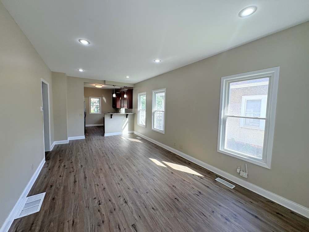1027 27th Ave Se #NA - Photo 3 of 11