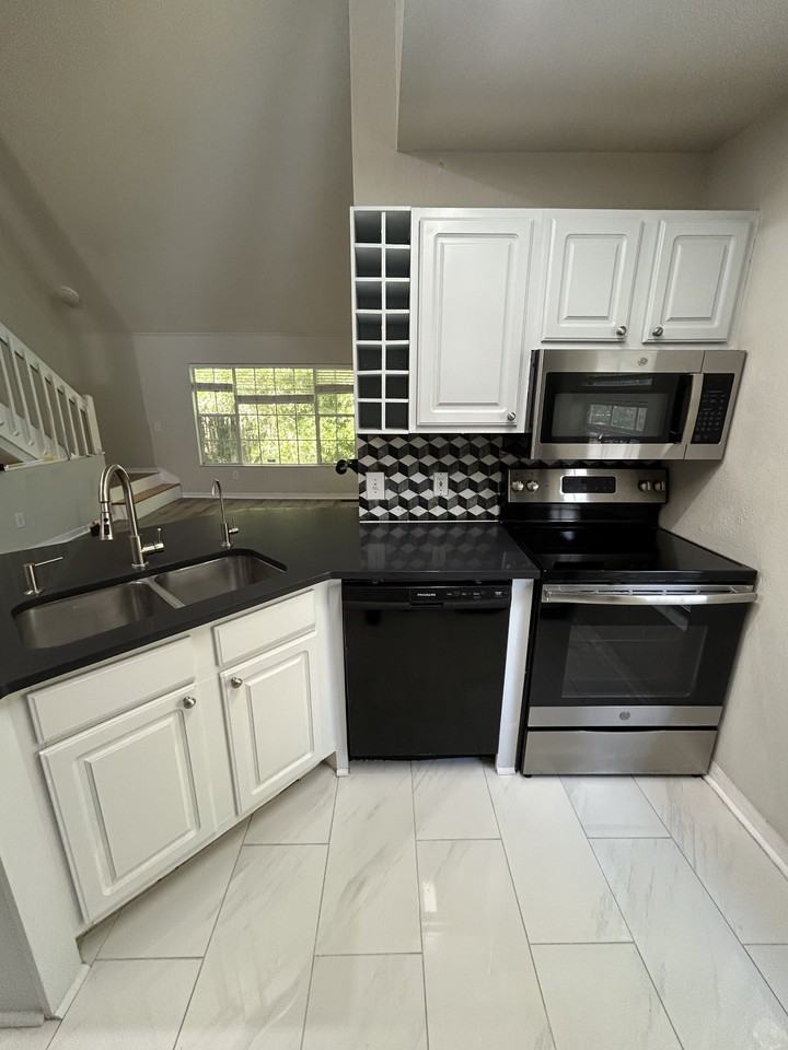13703 Richmond Park Dr N #2206 - Photo 4 of 38