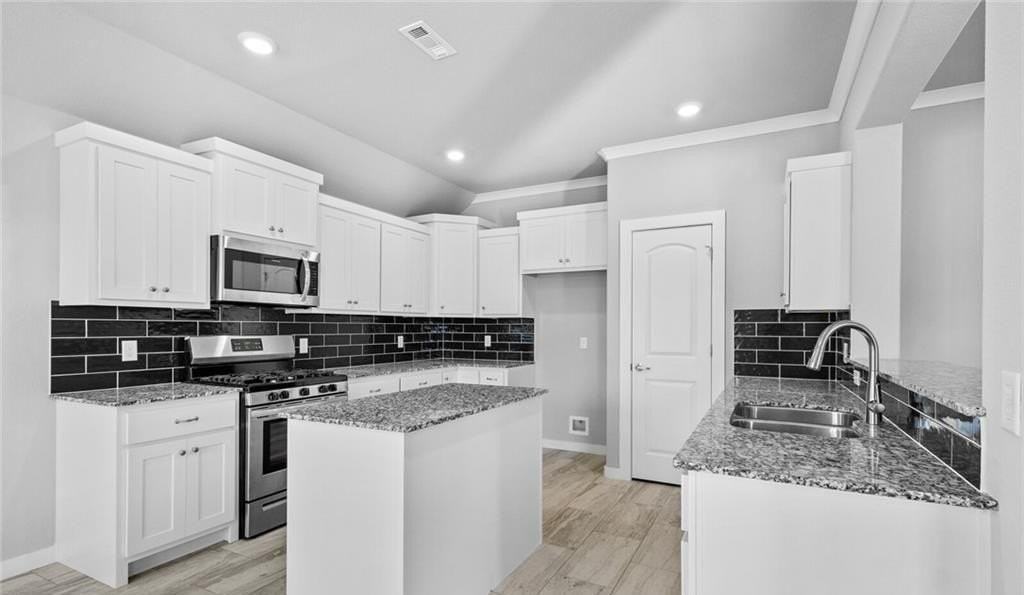 818 Copper St - Photo 3 of 9