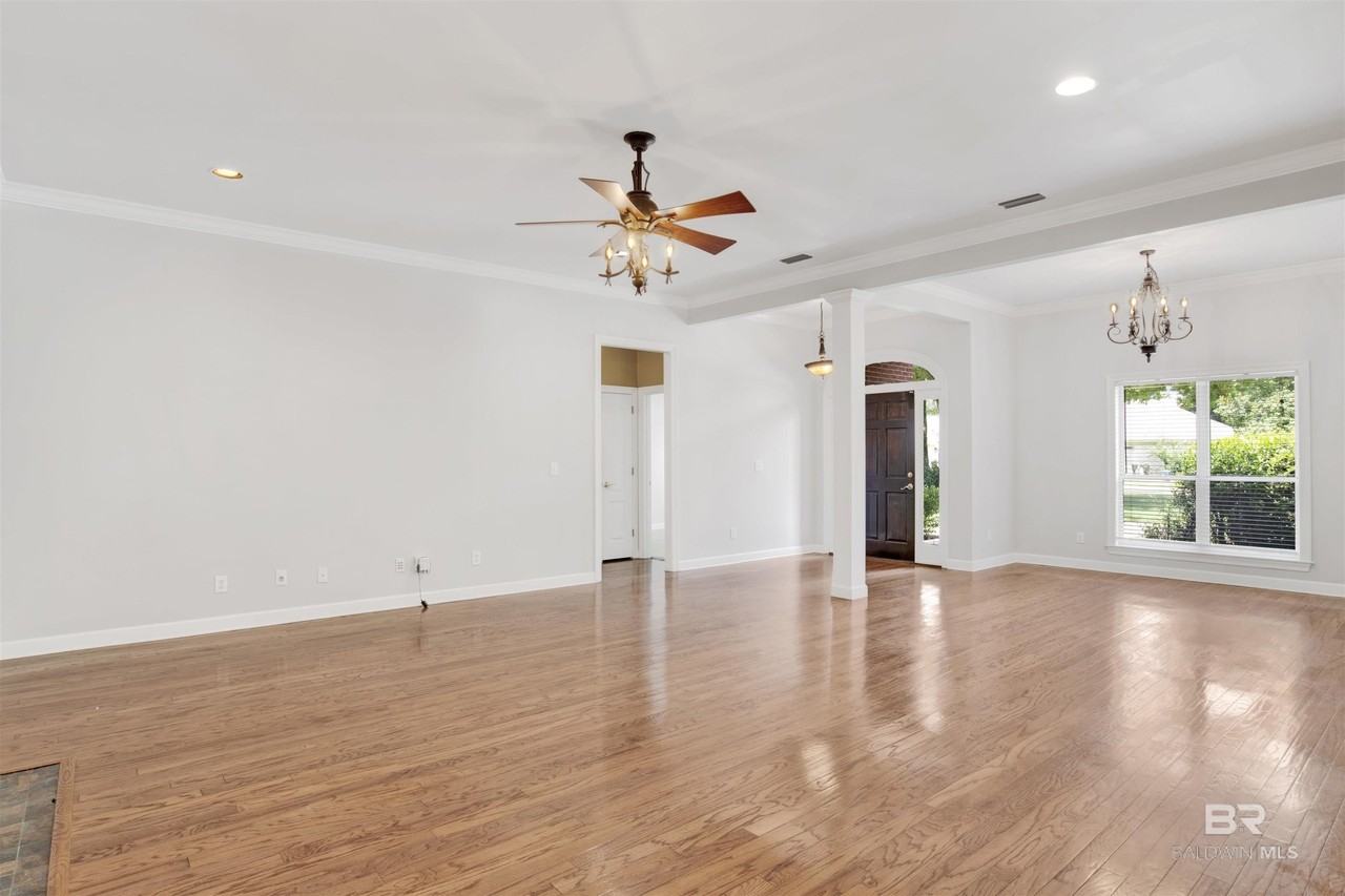 9476 Marchand Ave - Photo 6 of 32