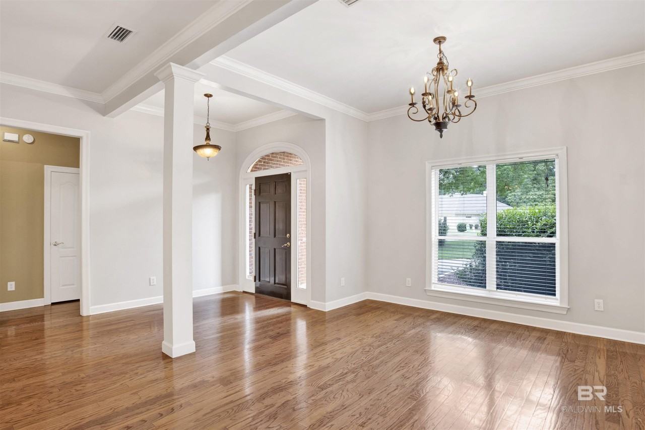 9476 Marchand Ave - Photo 7 of 32