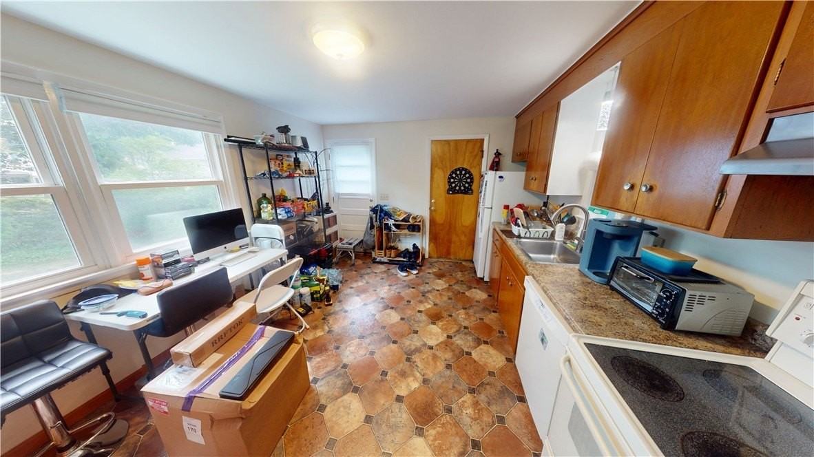 294 Barrington St - Photo 2 of 8
