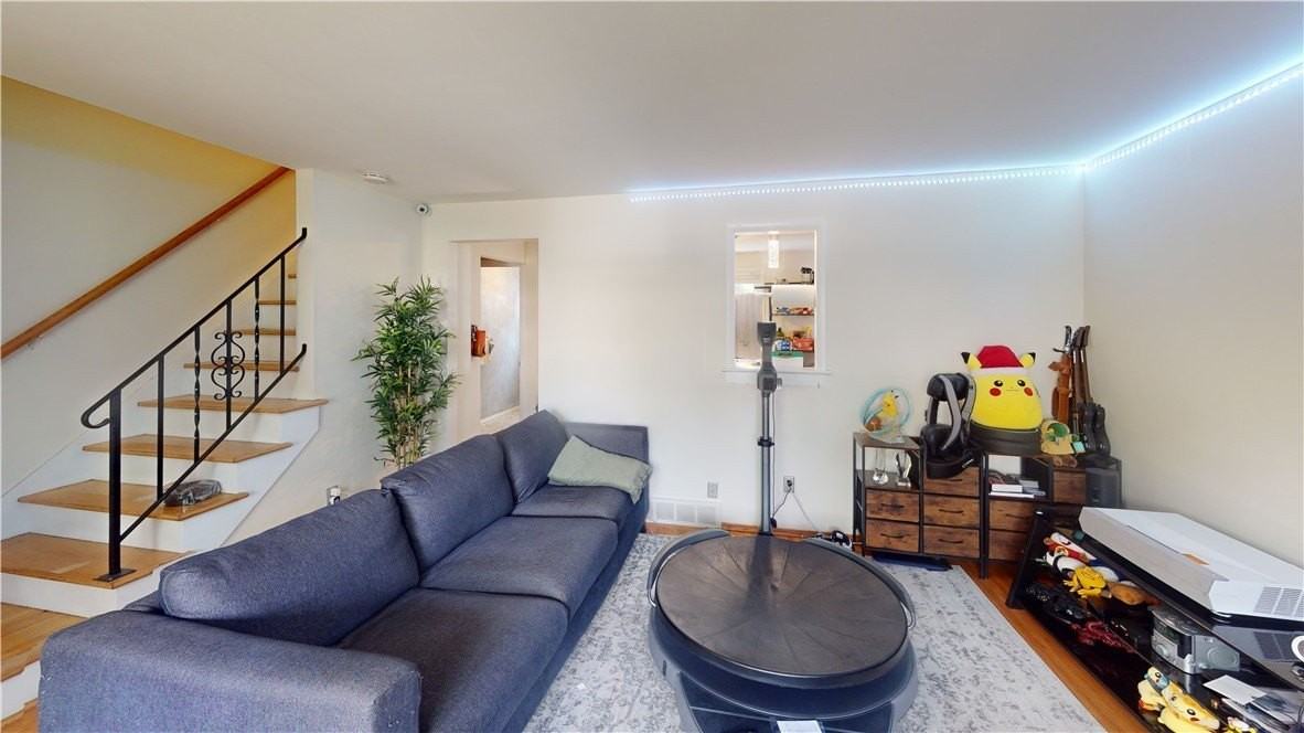 294 Barrington St - Photo 4 of 8