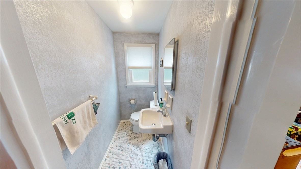 294 Barrington St - Photo 6 of 8