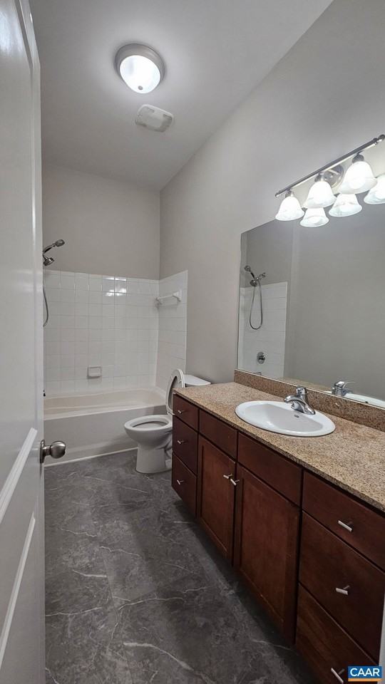 750 Walker Sq #4B - Photo 2 of 6