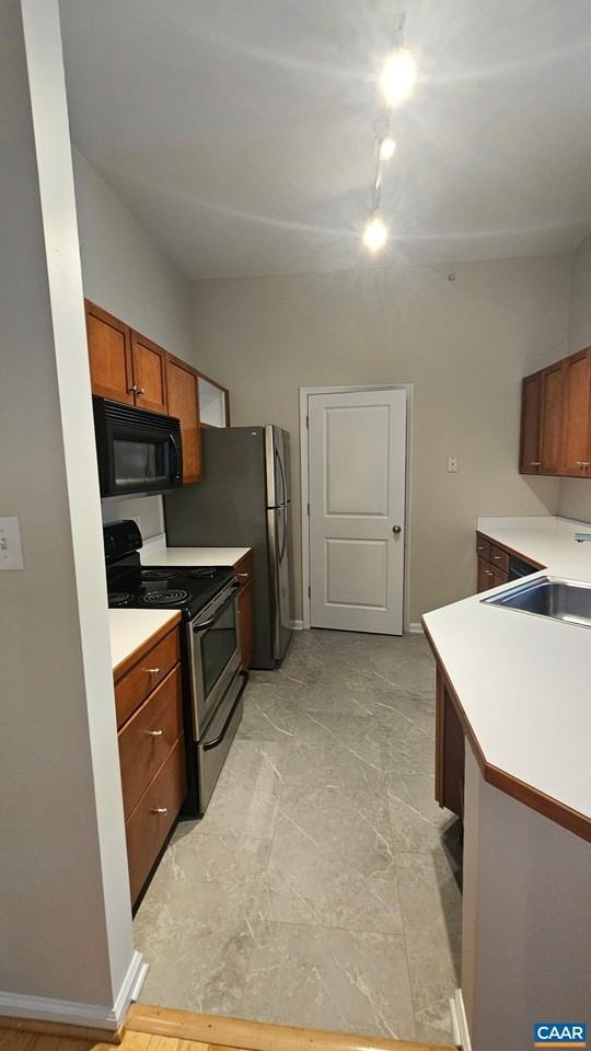 750 Walker Sq #4B - Photo 4 of 6