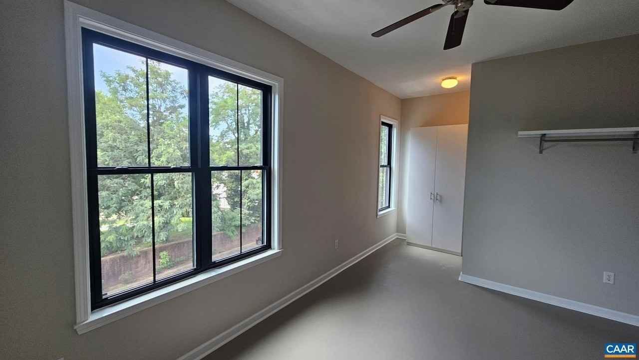 750 Walker Sq #4B - Photo 5 of 6