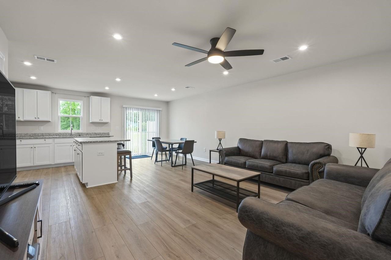 338 Myrtle Meadows Dr - Photo 5 of 37