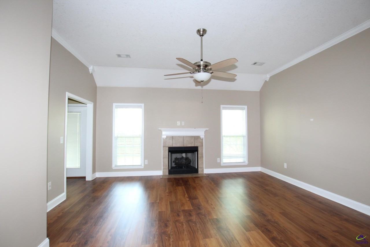 121 Limestone Trl - Photo 3 of 27
