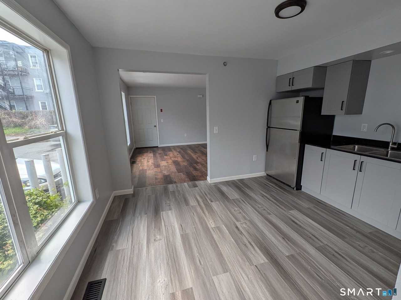 619 Shelton St #1stFLR - Photo 2 of 13
