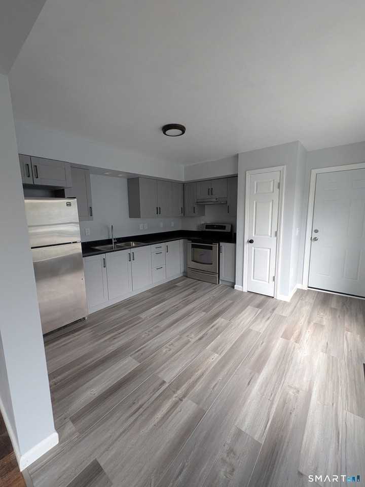 619 Shelton St #1stFLR - Photo 3 of 13