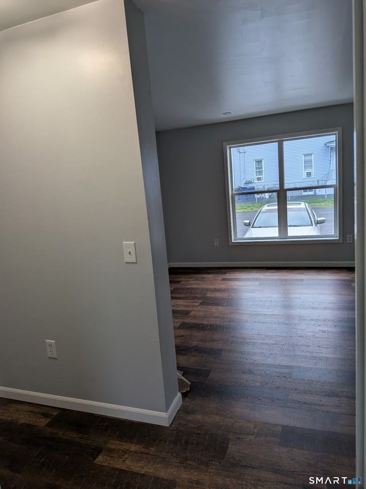 619 Shelton St #1stFLR - Photo 6 of 13