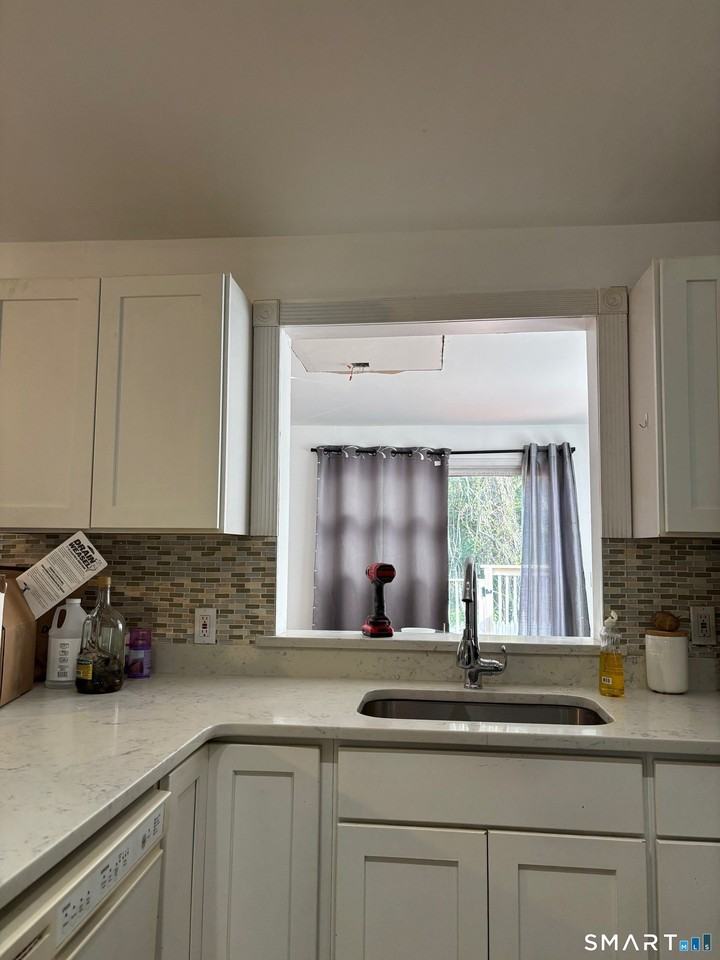 151 Martone St - Photo 3 of 8