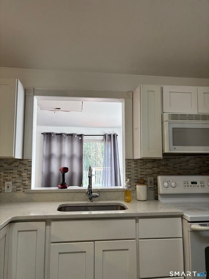 151 Martone St - Photo 4 of 8