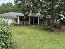 featured image of 1670 Parkside Cir
