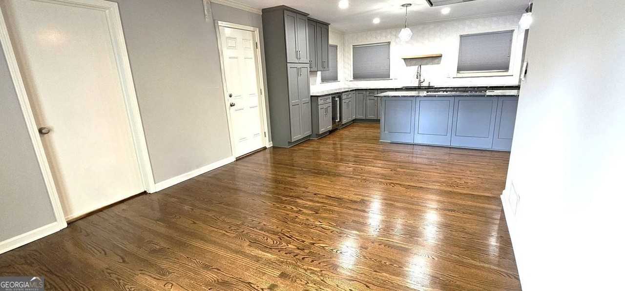 1310 Poplarcrest Cir Se - Photo 4 of 24